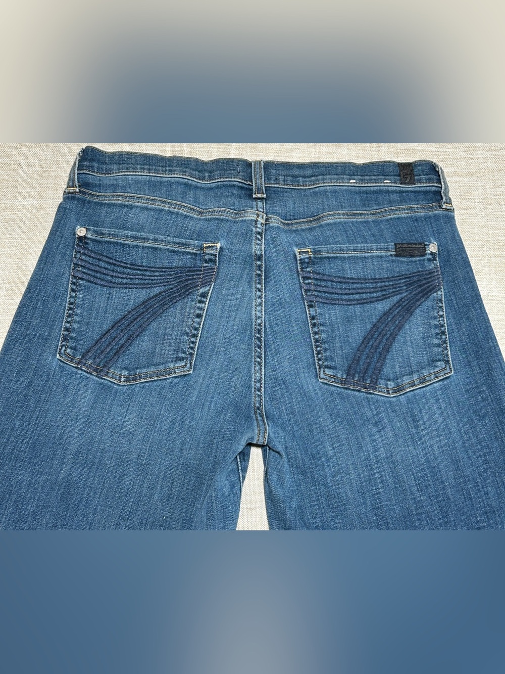 7 For All Mankind Women's Blue Straight Leg Jeans with Curved Pocket Stitching